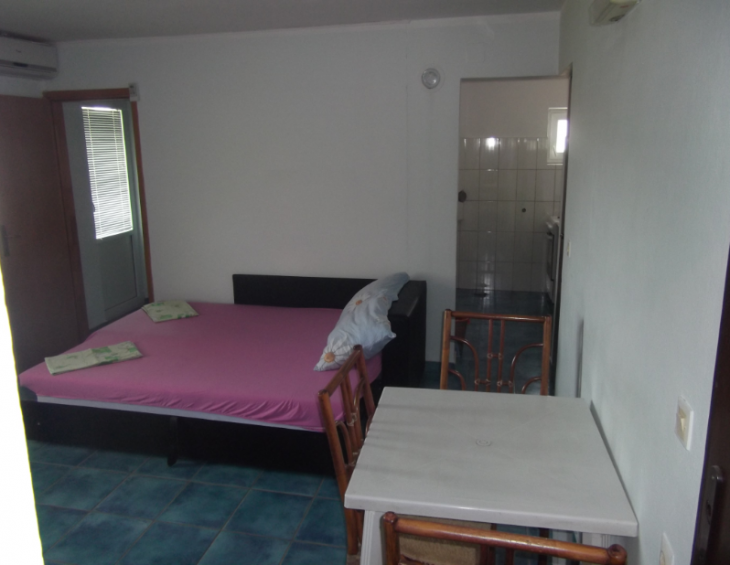 Apartman 4 (dnevna) 5 osoba